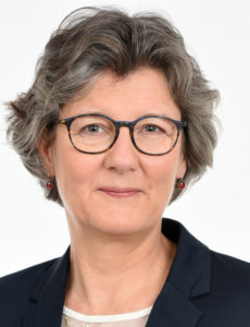 Judit Meijer _ foto_Adrienne Korzilius Judit Meijer - Atente uitvaartbegeleiding, Amsterdam Oost. Ik begeleid u graag bij het regelen van een uitvaart.